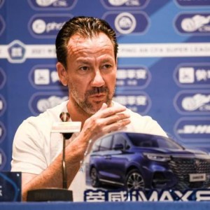 九游官方网站-范加斯特轻松面对山东泰山 唐淼报销球队遇到麻烦